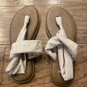 Sanuk Yoga Slings!! Super cute! Perfect Condition!